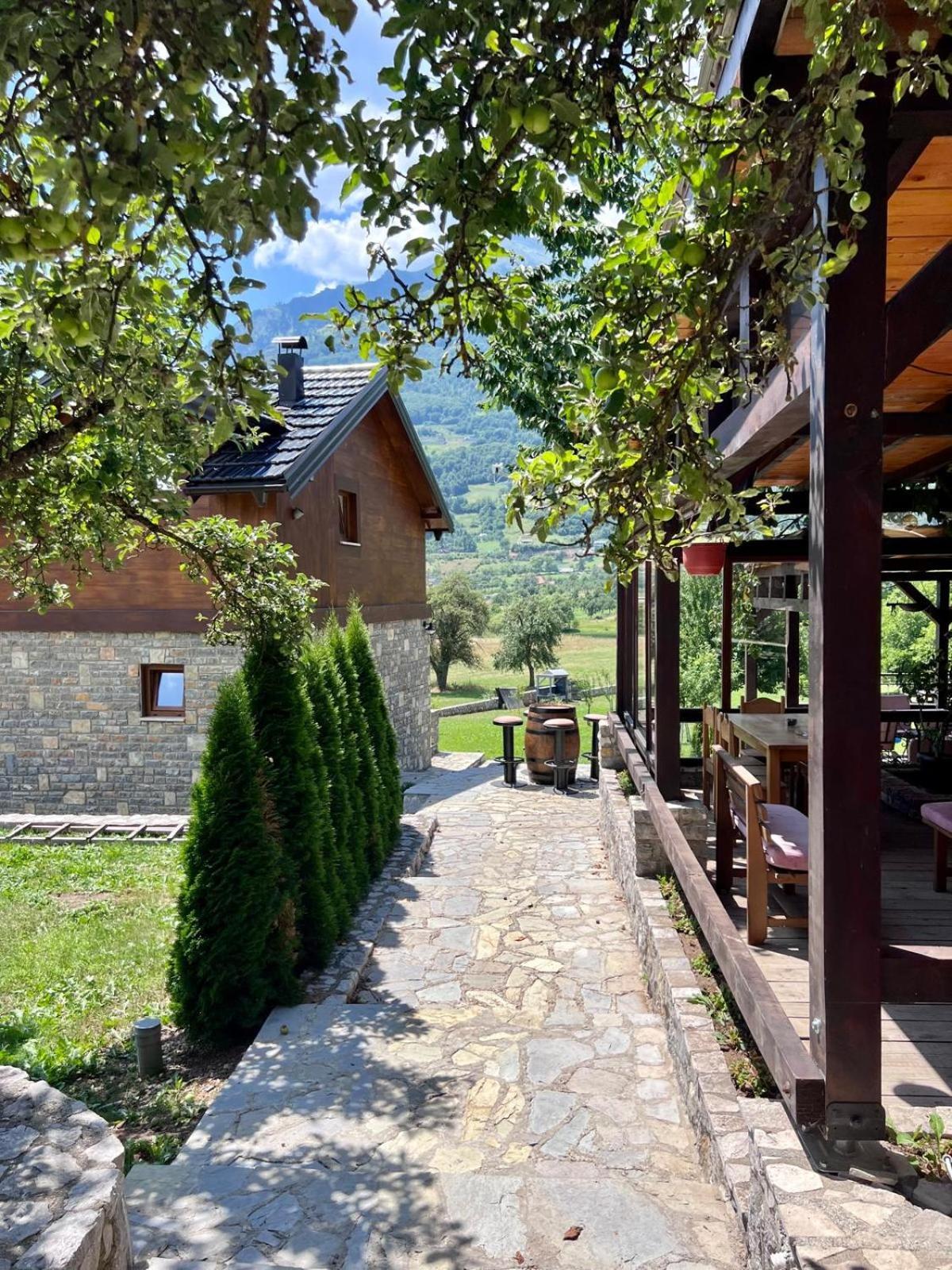 Camp Hotel Lake Views Плав Екстер'єр фото