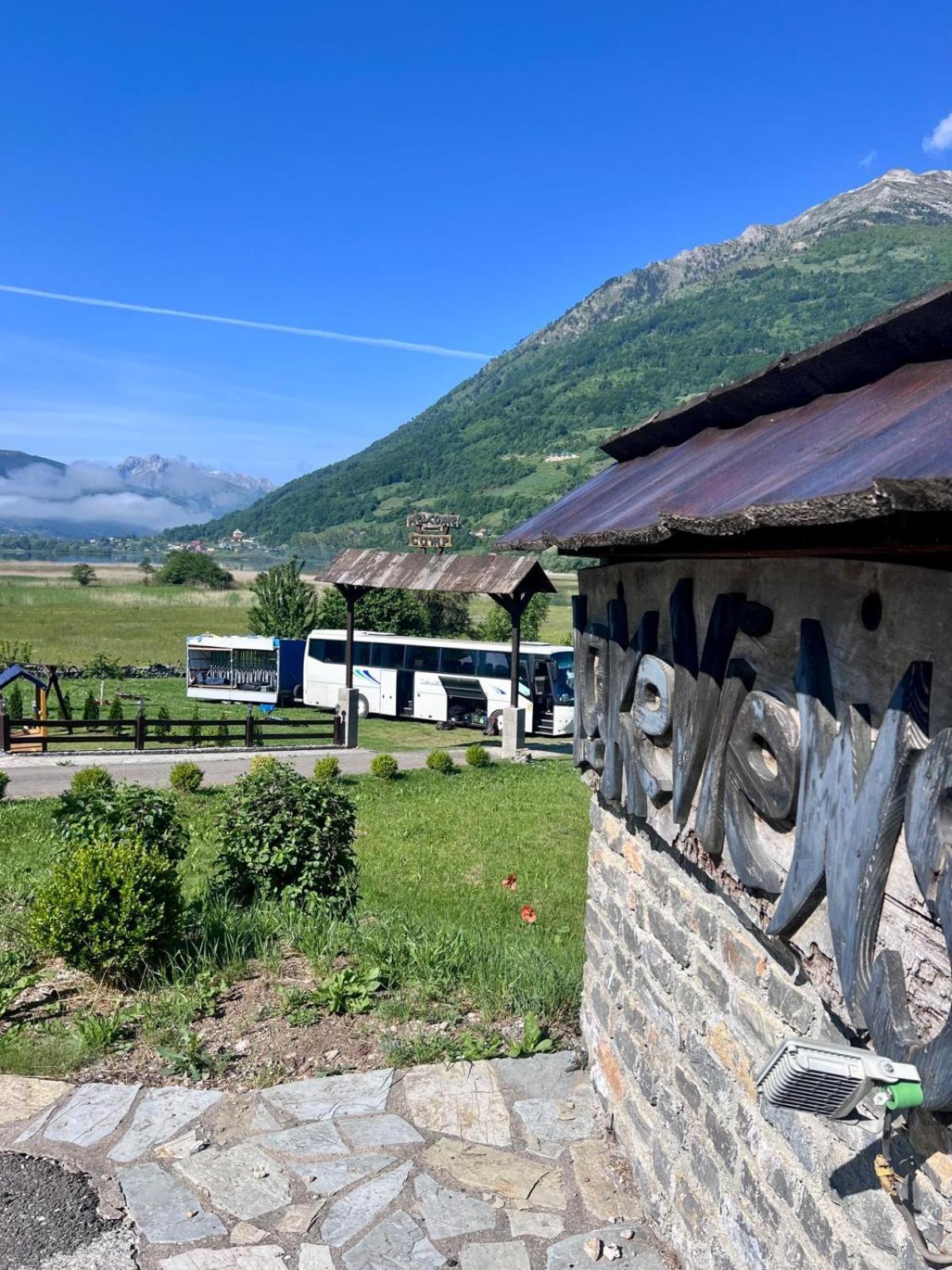 Camp Hotel Lake Views Плав Екстер'єр фото