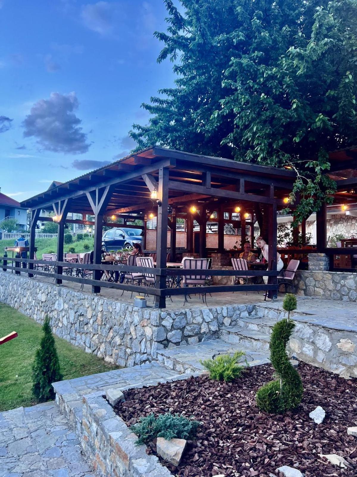 Camp Hotel Lake Views Плав Екстер'єр фото