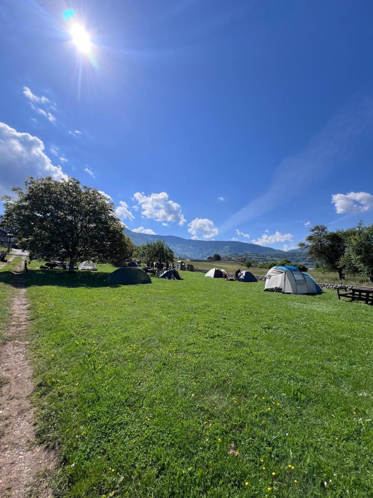 Camp Hotel Lake Views Плав Екстер'єр фото