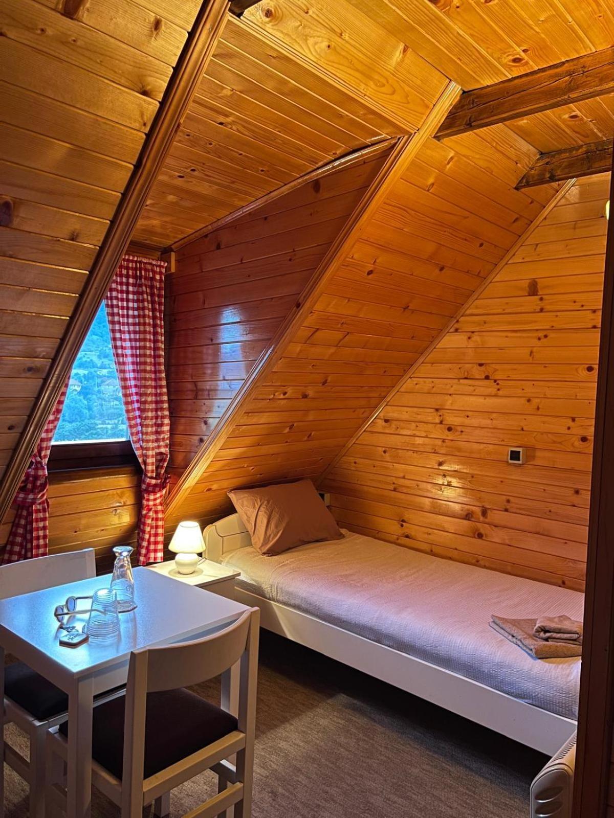 Camp Hotel Lake Views Плав Екстер'єр фото
