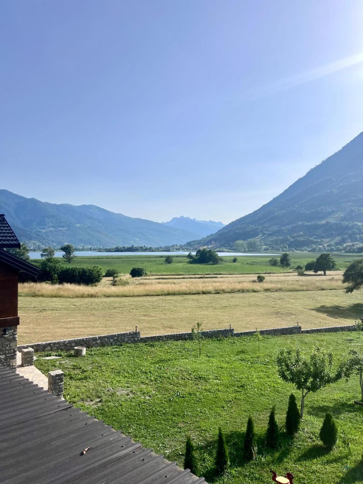 Camp Hotel Lake Views Плав Екстер'єр фото