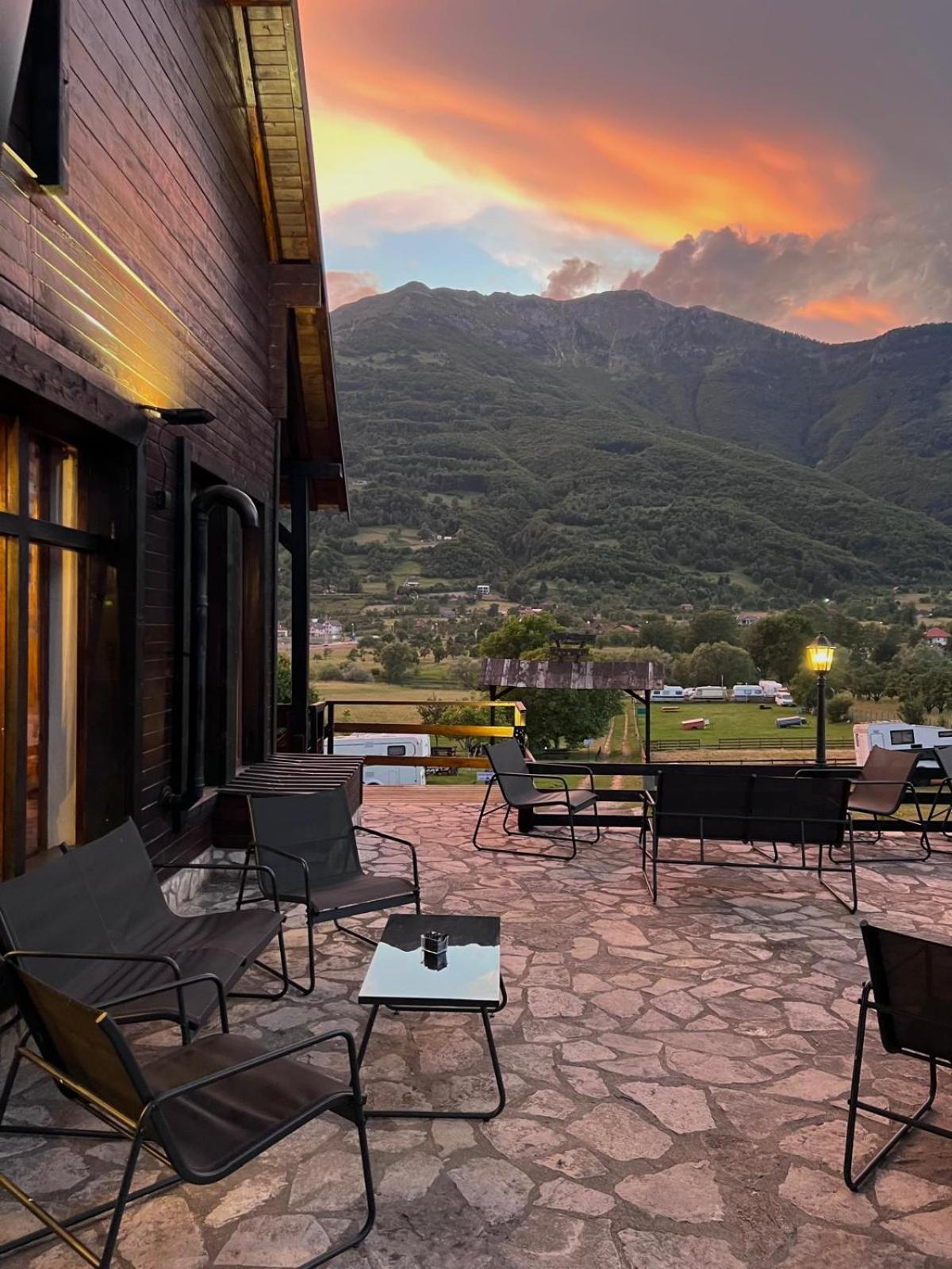Camp Hotel Lake Views Плав Екстер'єр фото