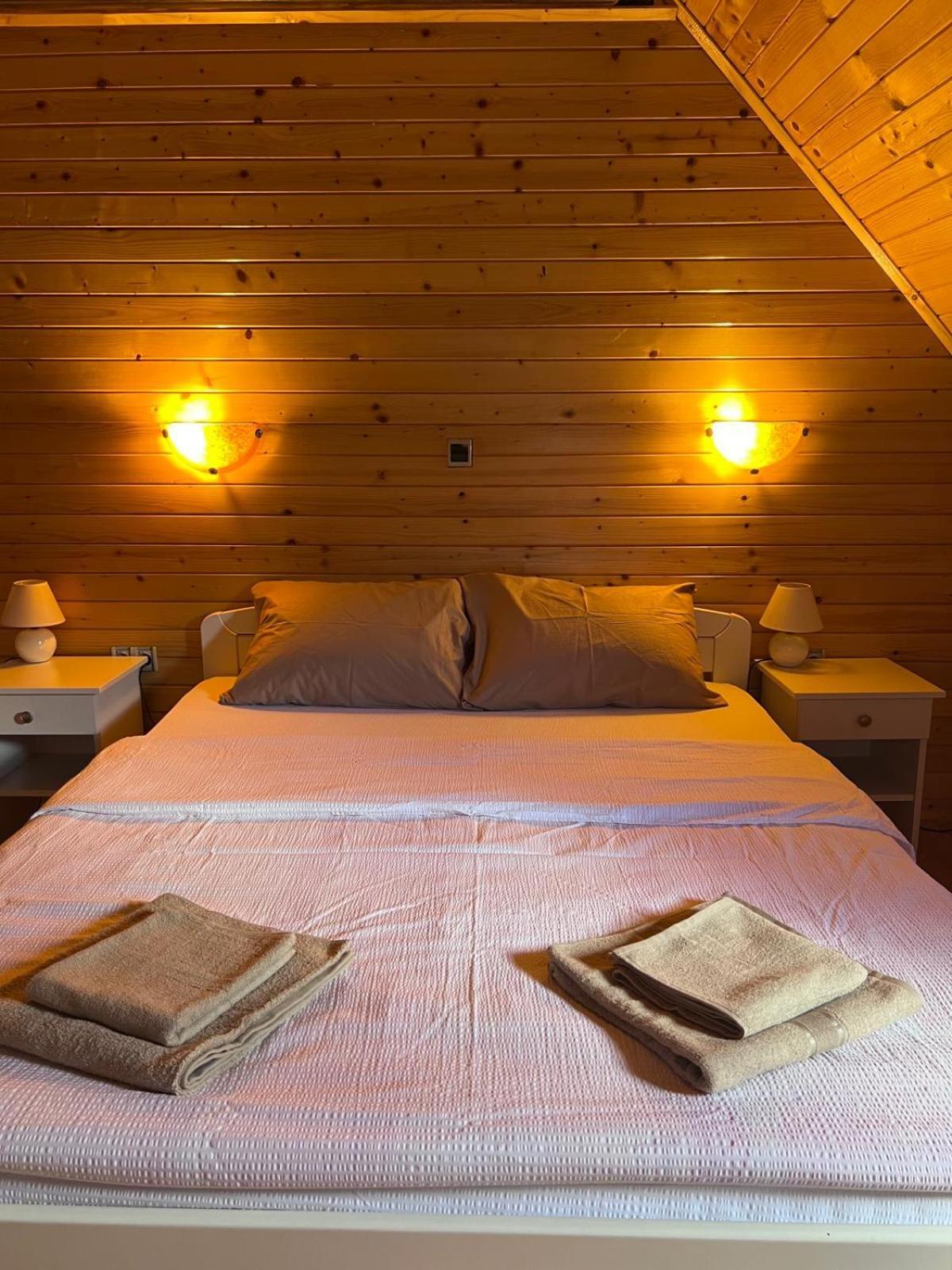 Camp Hotel Lake Views Плав Екстер'єр фото