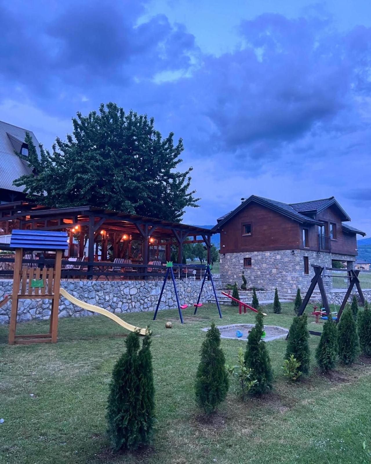 Camp Hotel Lake Views Плав Екстер'єр фото