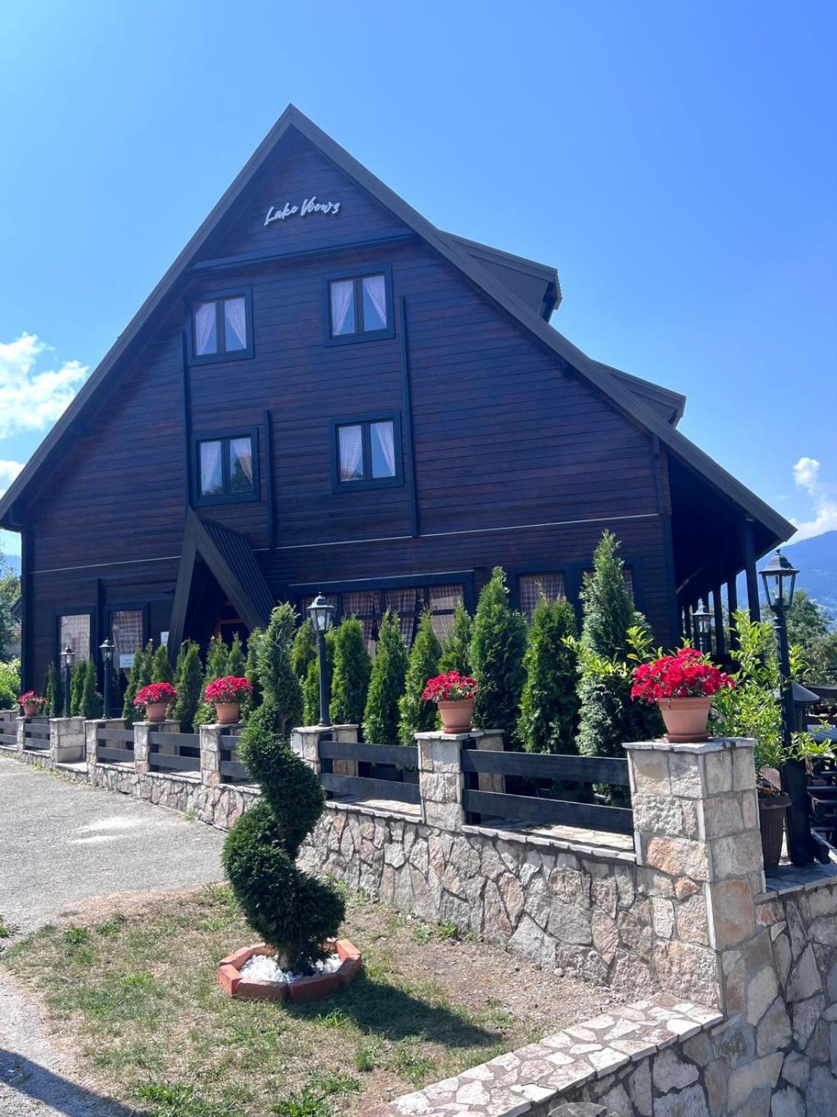 Camp Hotel Lake Views Плав Екстер'єр фото